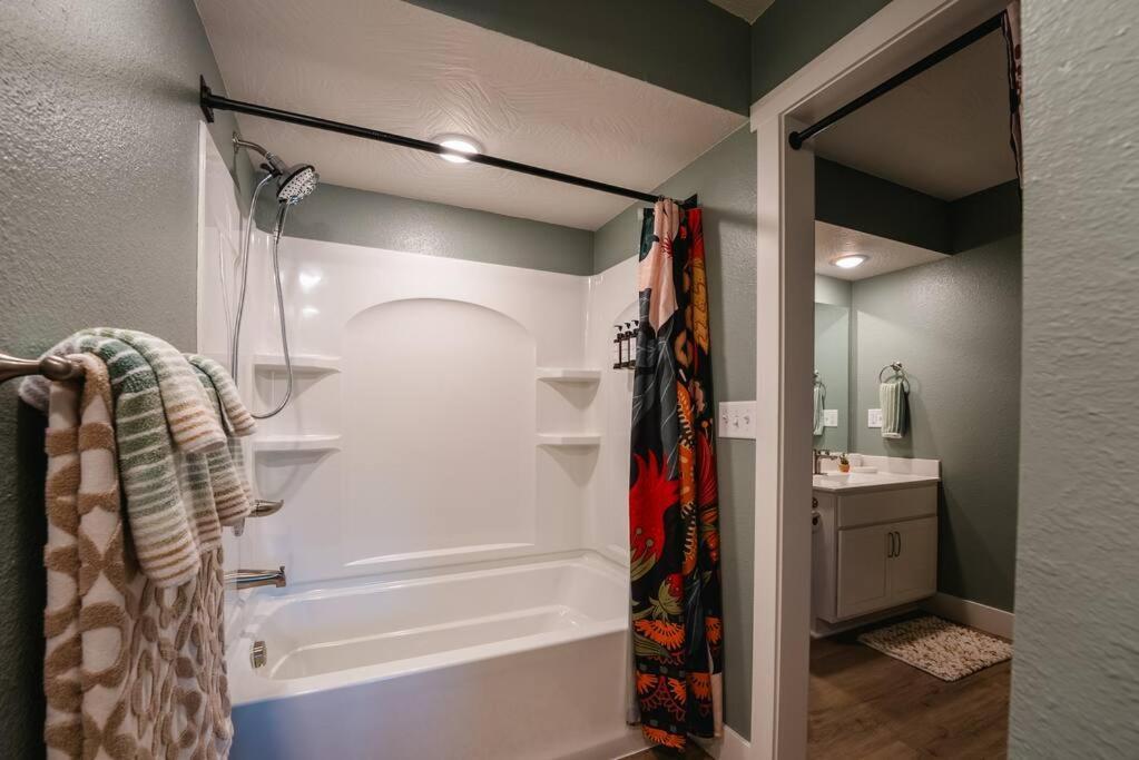 Pet Friendly Boho Condo With Pool--Fitness Center--Next To The Branson Landing--Close To Convention Center And Kanakuk Exterior foto